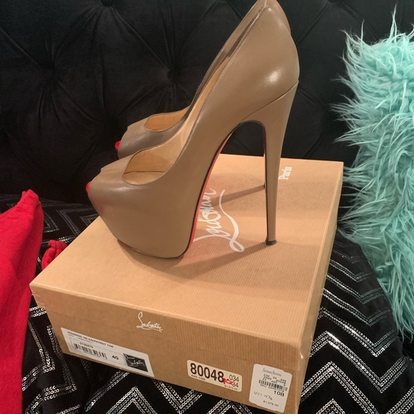 Christian Louboutin - Picture 3 of 15